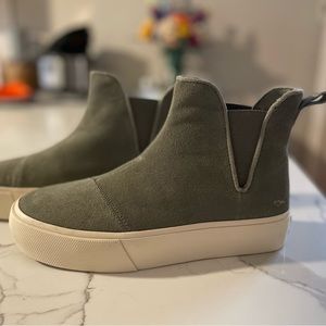 Tom’s Fenix Platform Chelsea Suede Sneaker